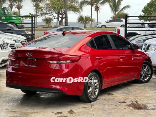 Hyundai Elantra Carros en venta