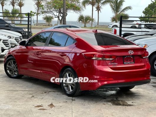 Hyundai Elantra Carros en venta