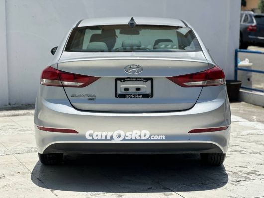 Hyundai Elantra Carros en venta