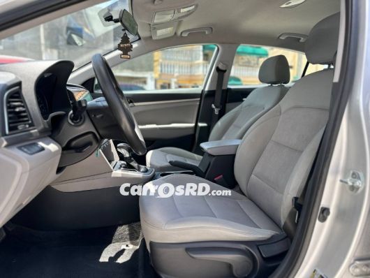 Hyundai Elantra Carros en venta