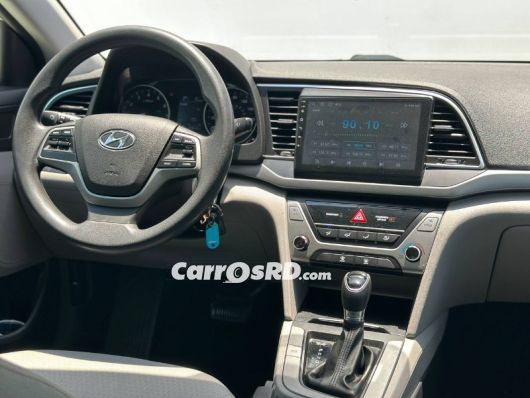 Hyundai Elantra Carros en venta