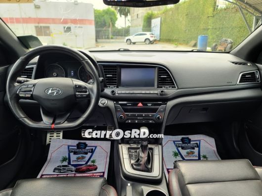Hyundai Elantra Carros en venta