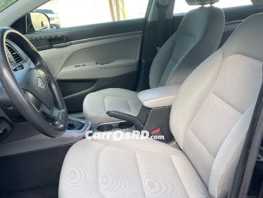 Hyundai Elantra Carros en venta