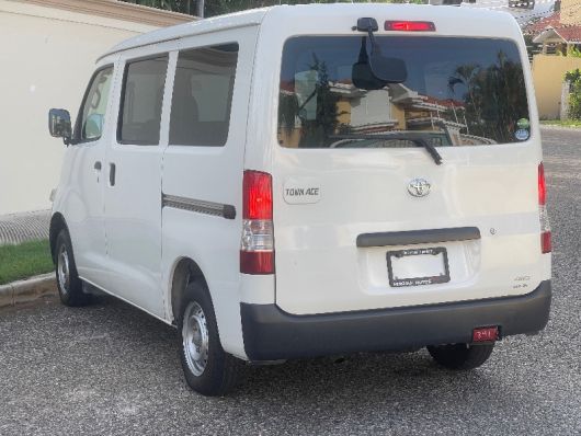 Toyota Town Ace Basico