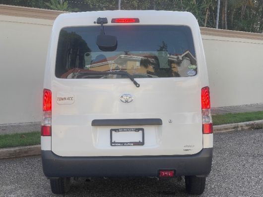 Toyota Town Ace Basico