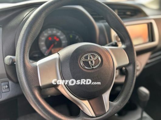 Toyota Vitz Carros en venta
