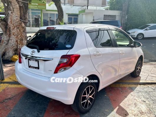 Toyota Vitz Carros en venta
