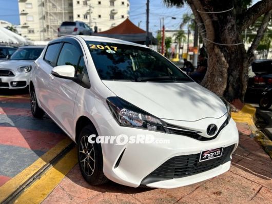 Toyota Vitz Carros en venta