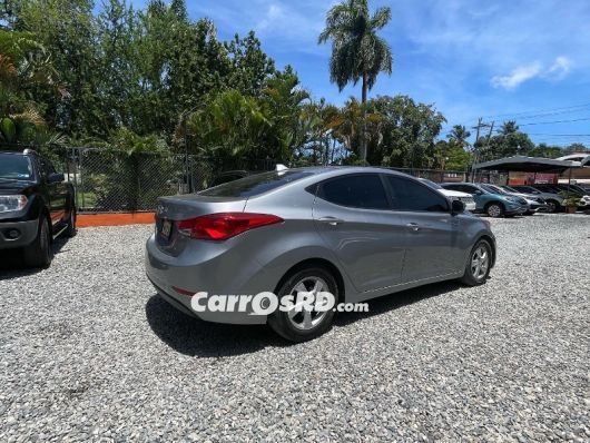 Hyundai Elantra Carros en venta