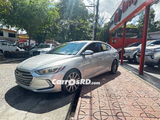 Hyundai Elantra Carros en venta