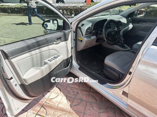Hyundai Elantra Carros en venta
