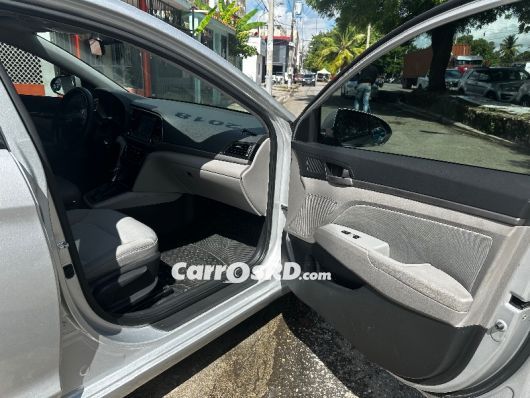 Hyundai Elantra Carros en venta