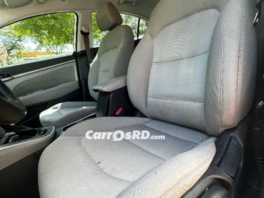 Hyundai Elantra Carros en venta