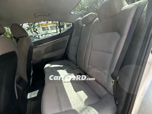 Hyundai Elantra Carros en venta