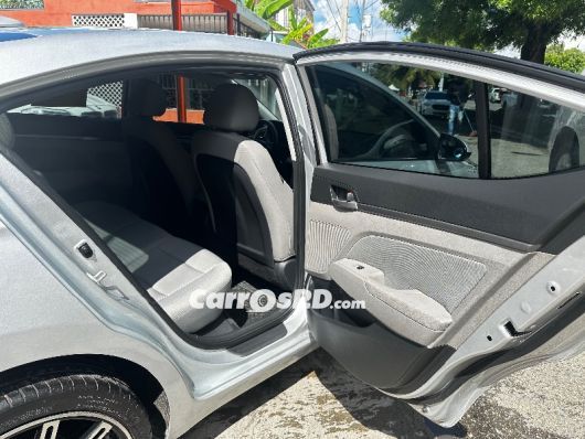 Hyundai Elantra Carros en venta