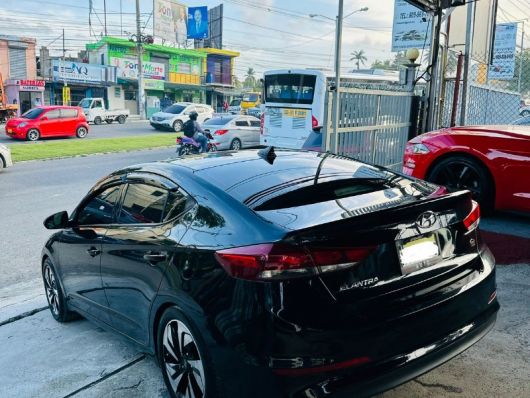 Hyundai Elantra SE