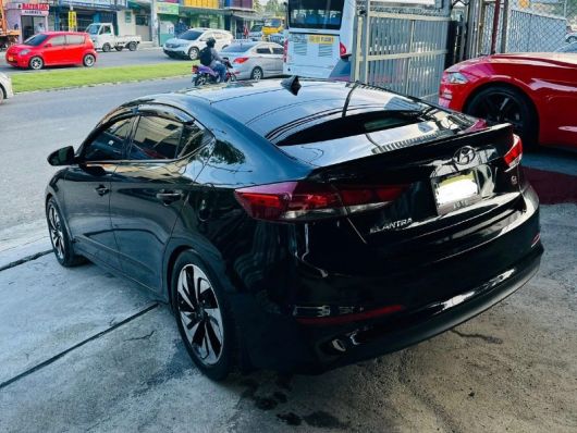 Hyundai Elantra SE