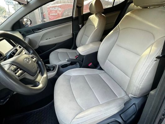 Hyundai Elantra SE
