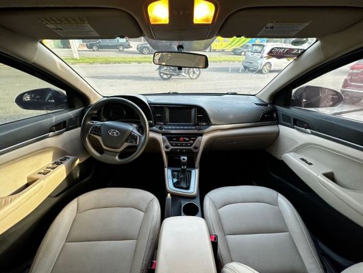Hyundai Elantra SE