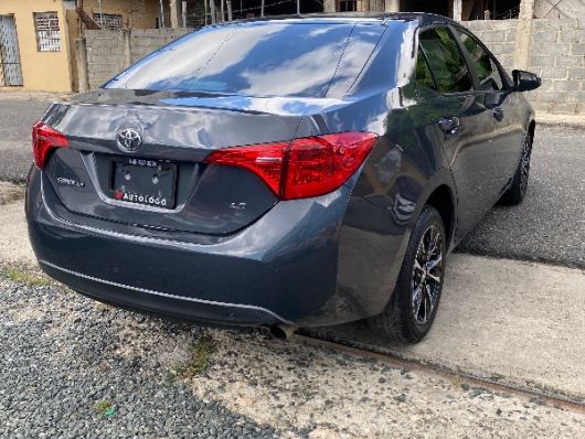 Toyota Corolla LE