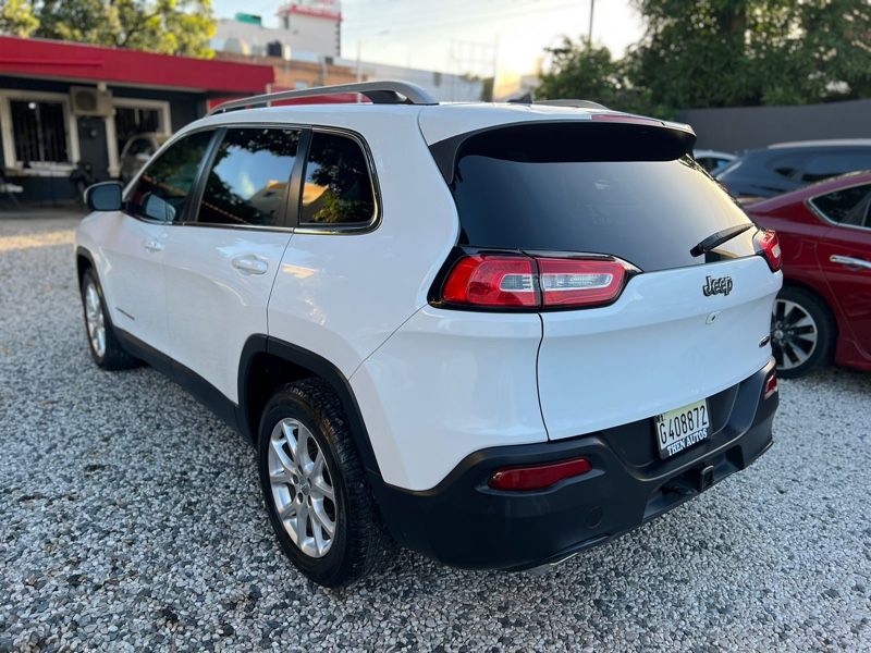 Jeep cherokee latitude 2015 en santo domingo este