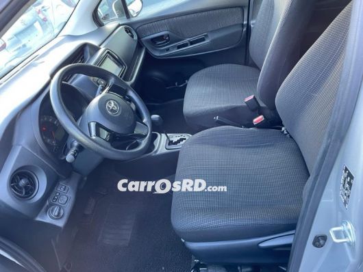 Toyota Vitz Carros en venta