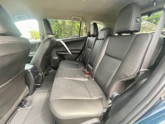 Toyota RAV4 LE