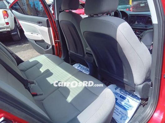 Hyundai Elantra Carros en venta