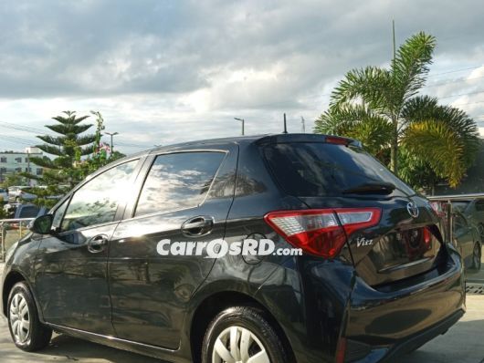 Toyota Vitz Carros en venta