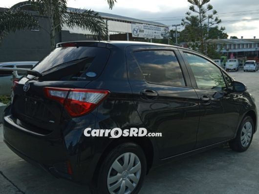 Toyota Vitz Carros en venta