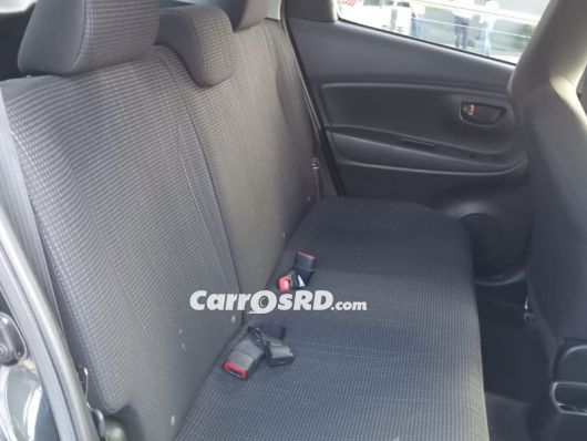 Toyota Vitz Carros en venta