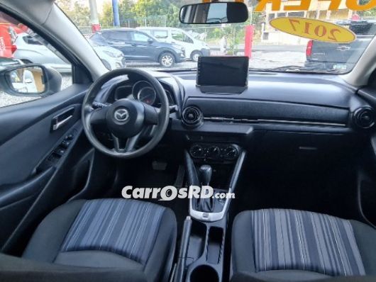 Mazda Demio Carros en venta