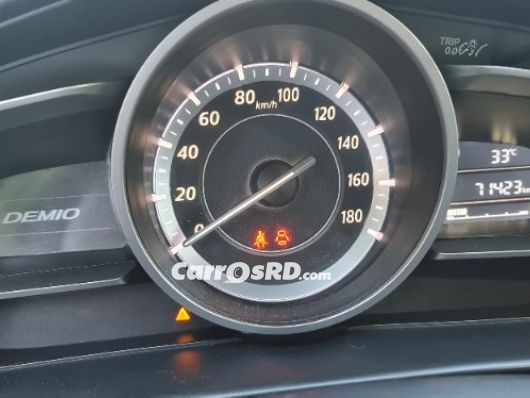 Mazda Demio Carros en venta