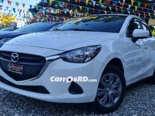 Mazda Demio Carros en venta