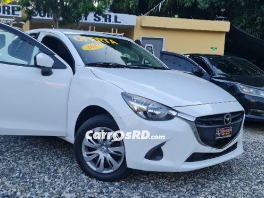 Mazda Demio Carros en venta