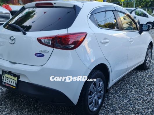 Mazda Demio Carros en venta
