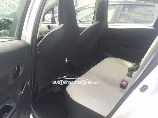 Toyota Vitz Hatchback en venta