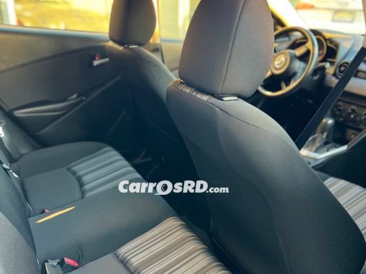 Mazda Demio Carros en venta