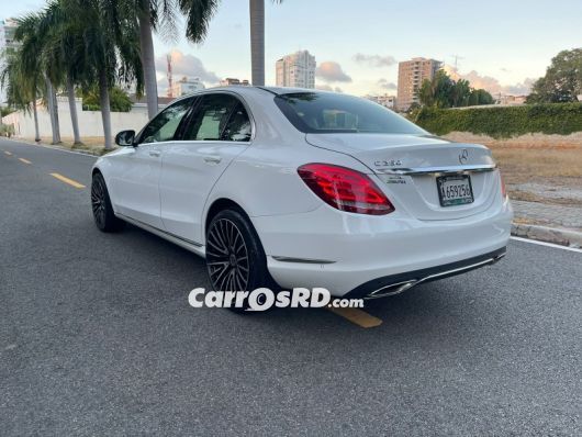 Mercedes-Benz Clase C Carros en venta