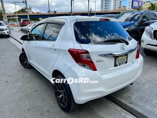 Toyota Vitz Carros en venta
