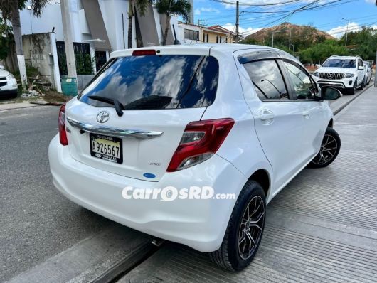 Toyota Vitz Carros en venta
