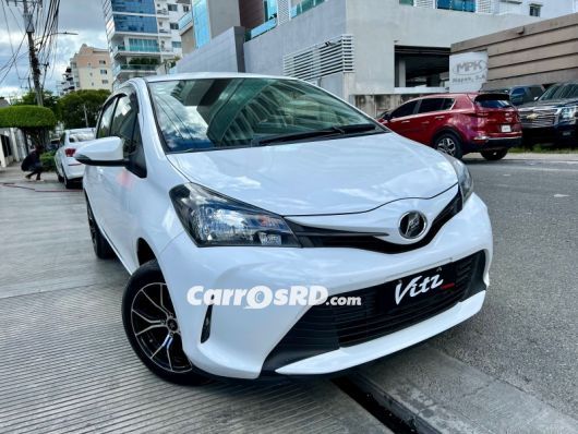 Toyota Vitz Carros en venta