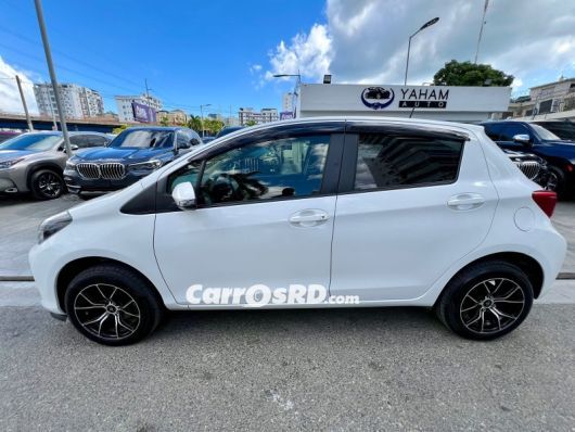 Toyota Vitz Carros en venta