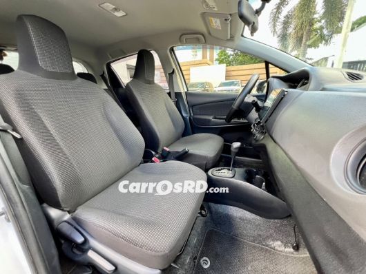Toyota Vitz Carros en venta