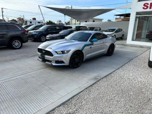 Ford Mustang Premium PKG