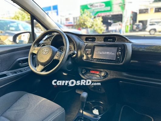 Toyota Vitz Carros en venta