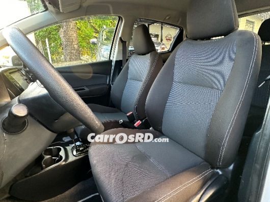 Toyota Vitz Carros en venta