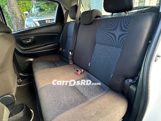 Toyota Vitz Carros en venta