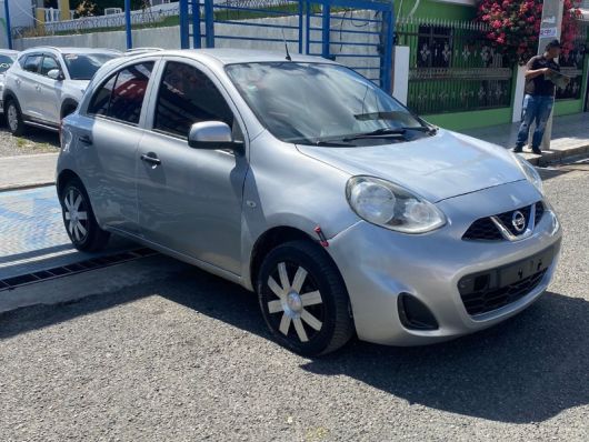 Nissan March Básico
