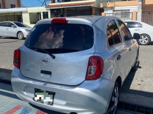 Nissan March Básico